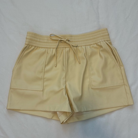 Express Pale Yellow Super High Waisted Faux Leather Pull On Shorts Size L - Picture 7 of 7